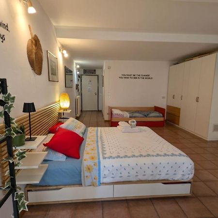 Timeless Home Deluxe Smart Cinema Suite With Netflix & Disney Parma Eksteriør billede
