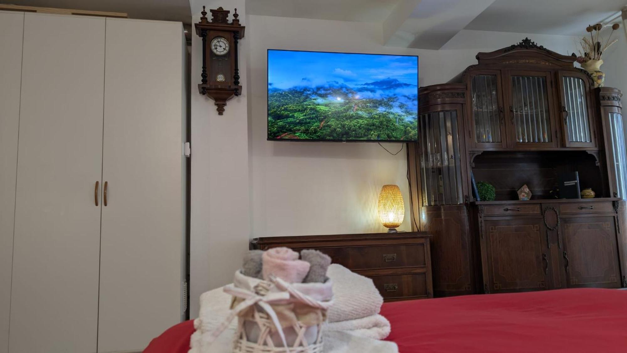Timeless Home Deluxe Smart Cinema Suite With Netflix & Disney Parma Eksteriør billede